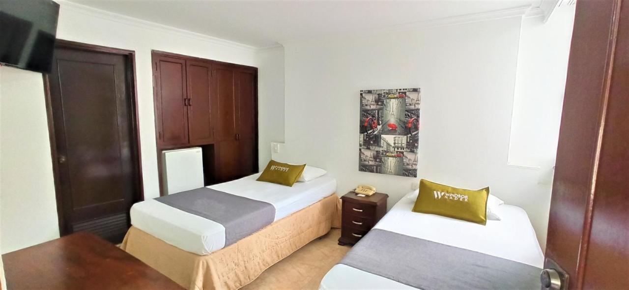 Hotel Windsor Plaza - Downtown Cali Esterno foto