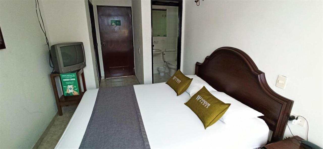 Hotel Windsor Plaza - Downtown Cali Esterno foto
