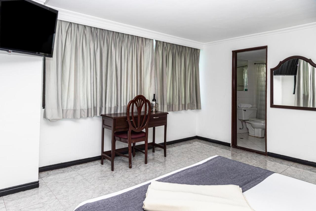 Hotel Windsor Plaza - Downtown Cali Esterno foto