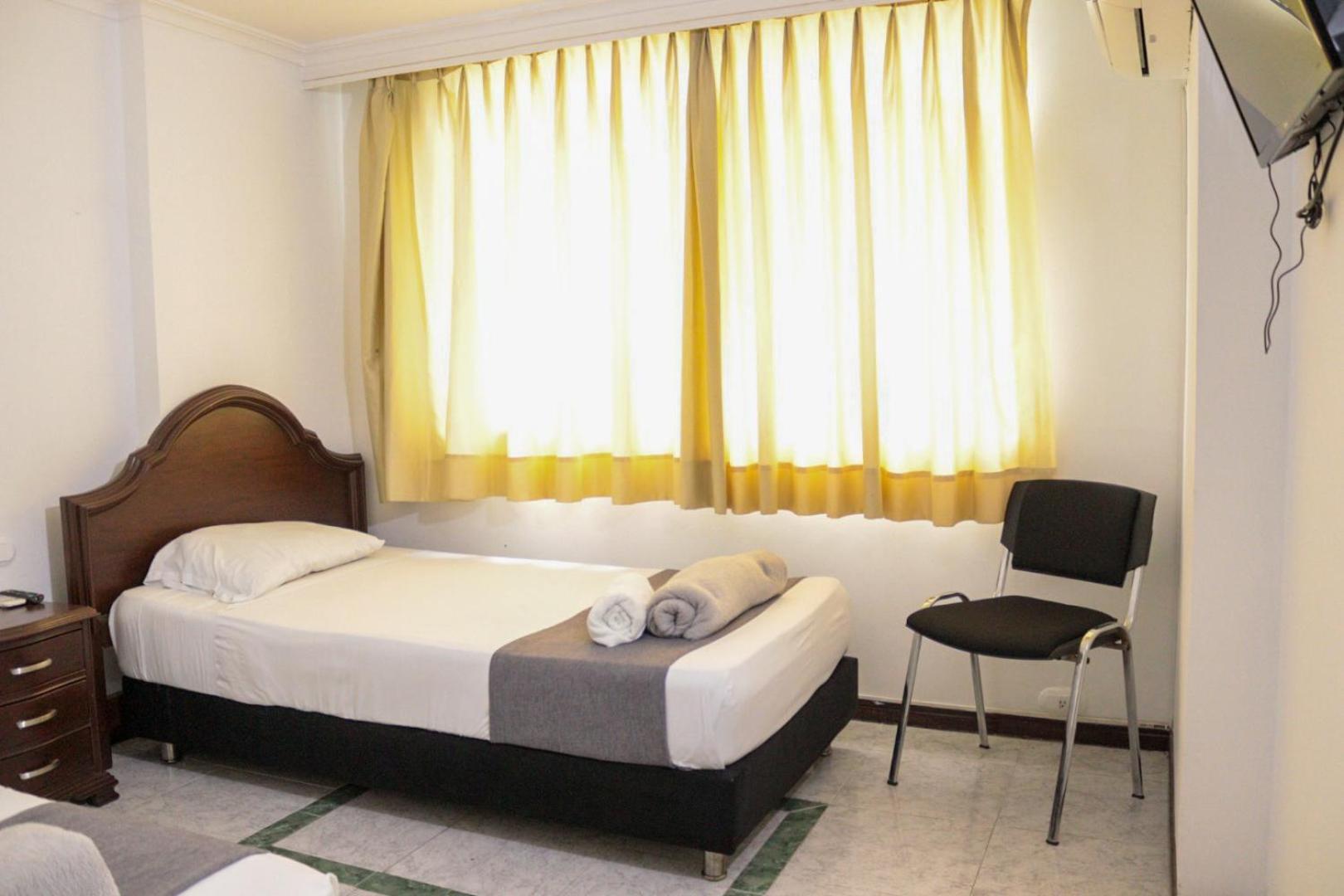 Hotel Windsor Plaza - Downtown Cali Esterno foto