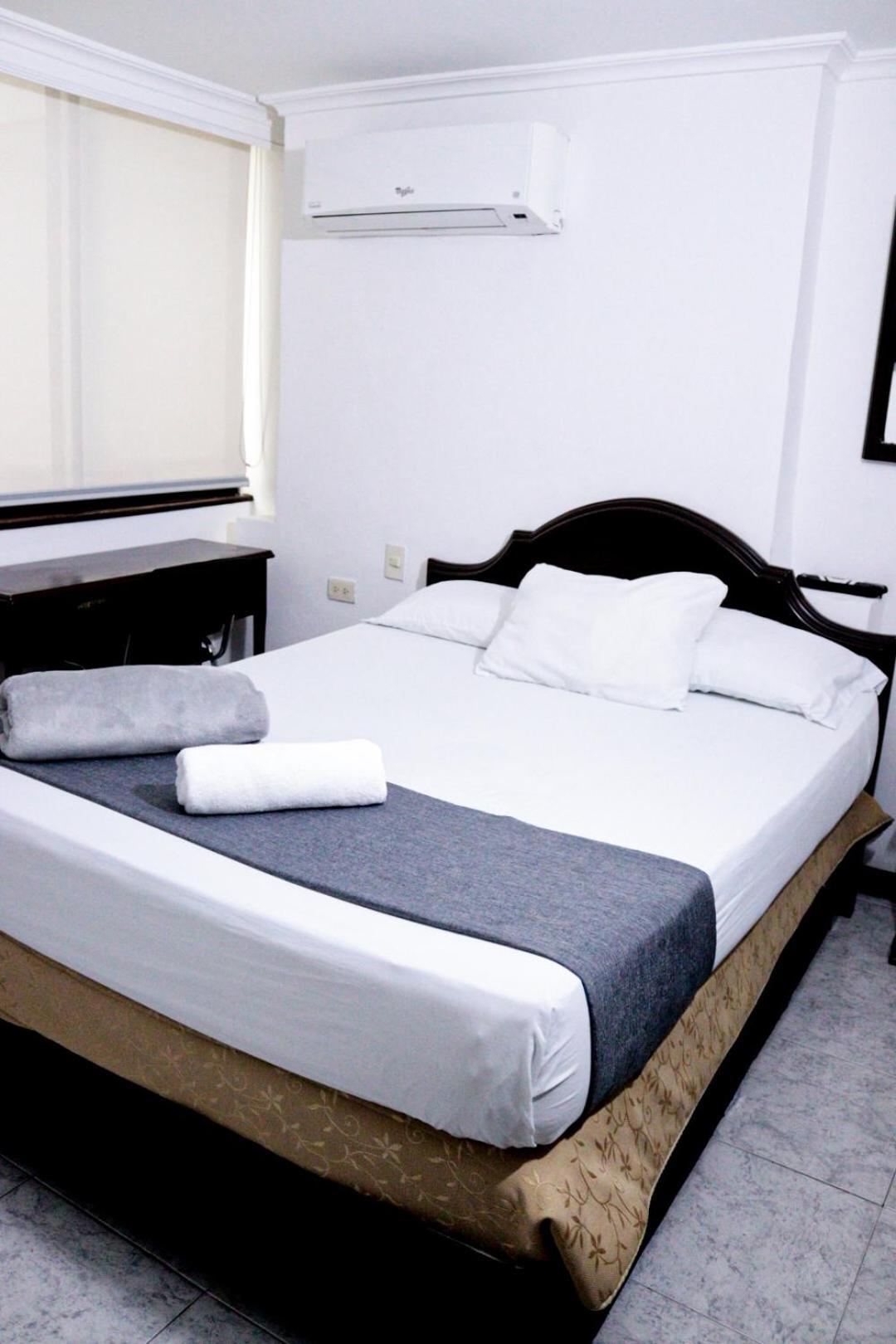 Hotel Windsor Plaza - Downtown Cali Esterno foto