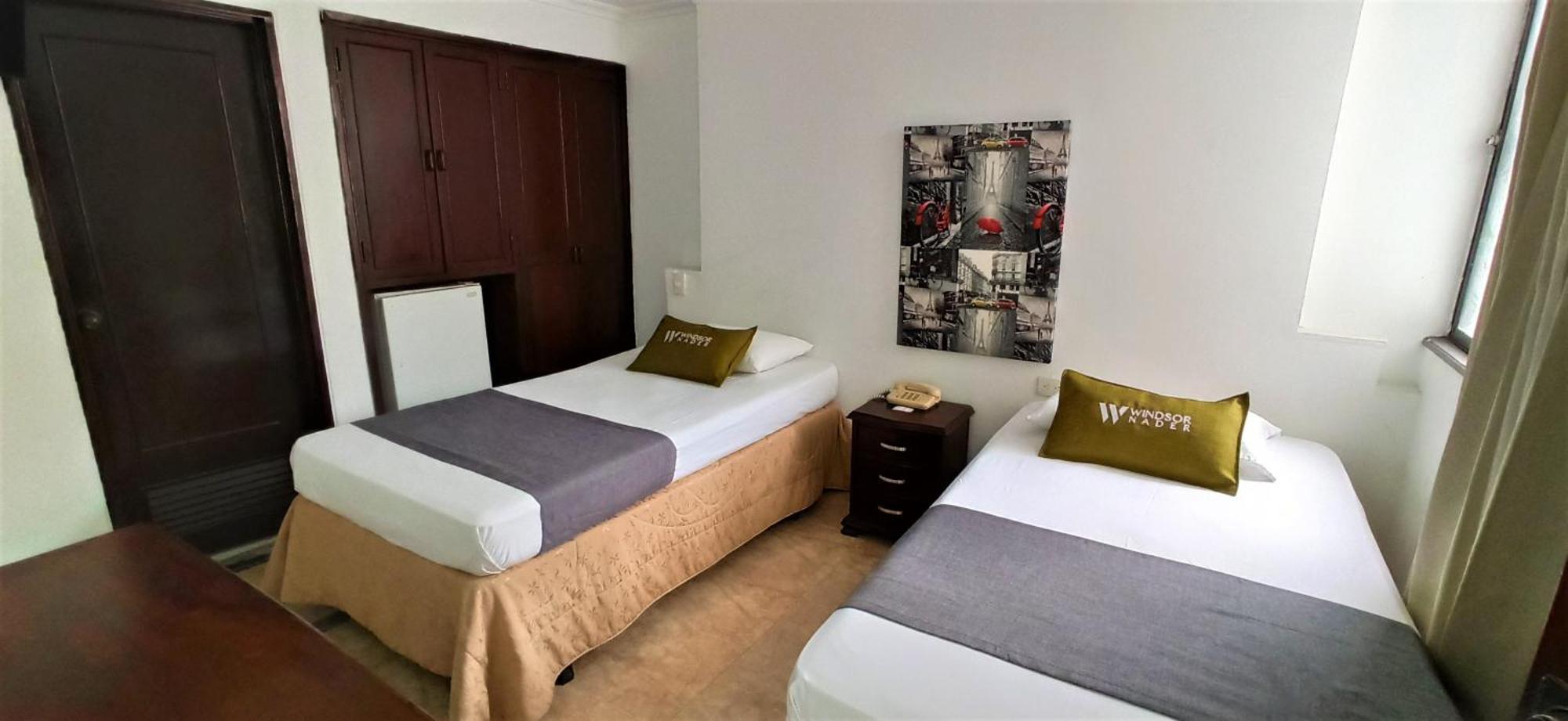 Hotel Windsor Plaza - Downtown Cali Esterno foto